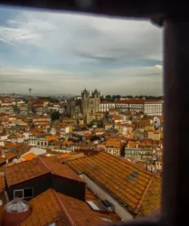Sé vista do Centro Português de Fotografia