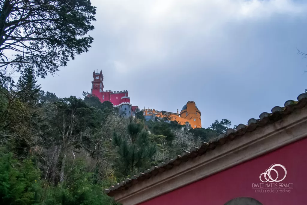 Vista do Palácio da Pena da Entrada dos Lagos