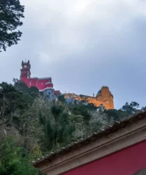 Vista do Palácio da Pena da Entrada dos Lagos